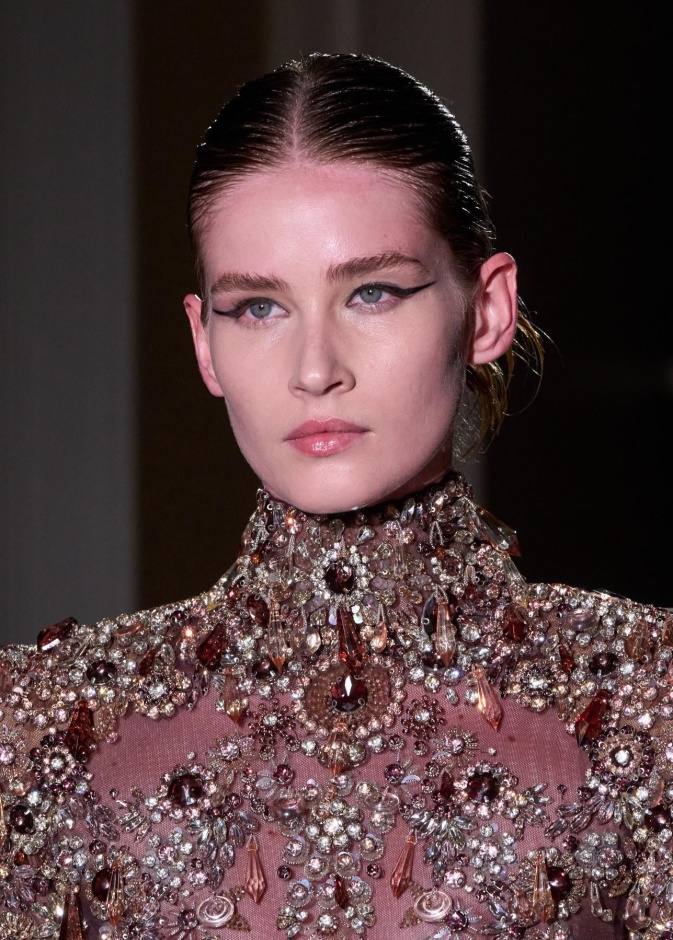 حمض اللاكتيك الحل السحري لتعزيز جمال بشرتك الدهنية