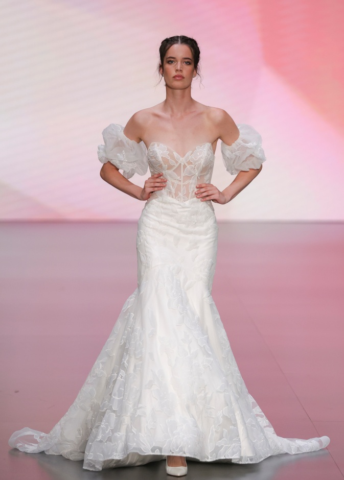 فستان زفاف بأكمام قصيرة لعروس  مشرقة  من Morilee By Gardner
