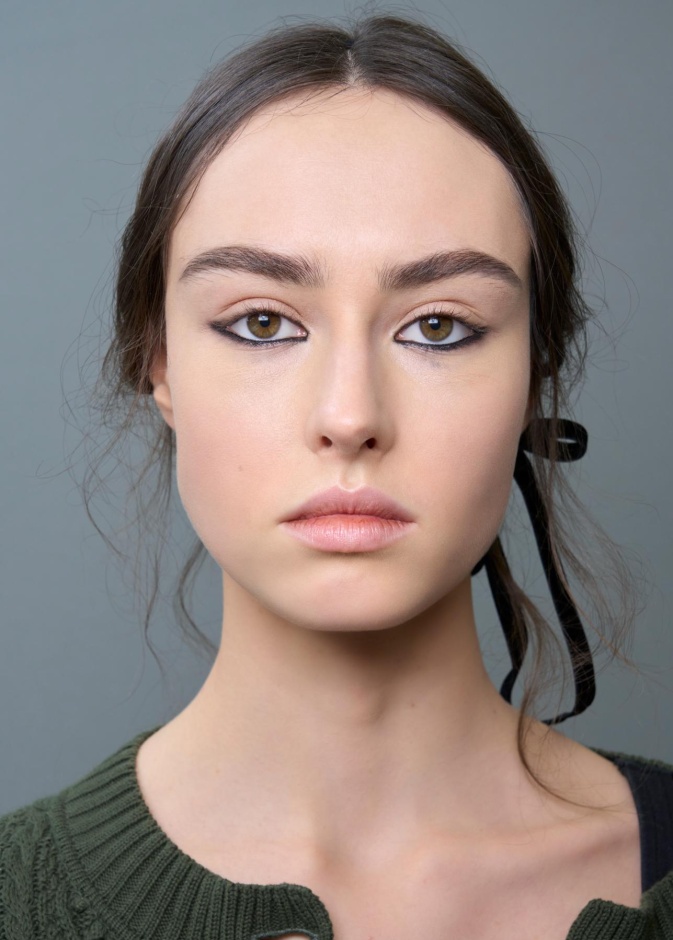 لا تدعي الشعر الزائد في الوجه يفسد إطلالتك..إليك أسرار التخلص منها