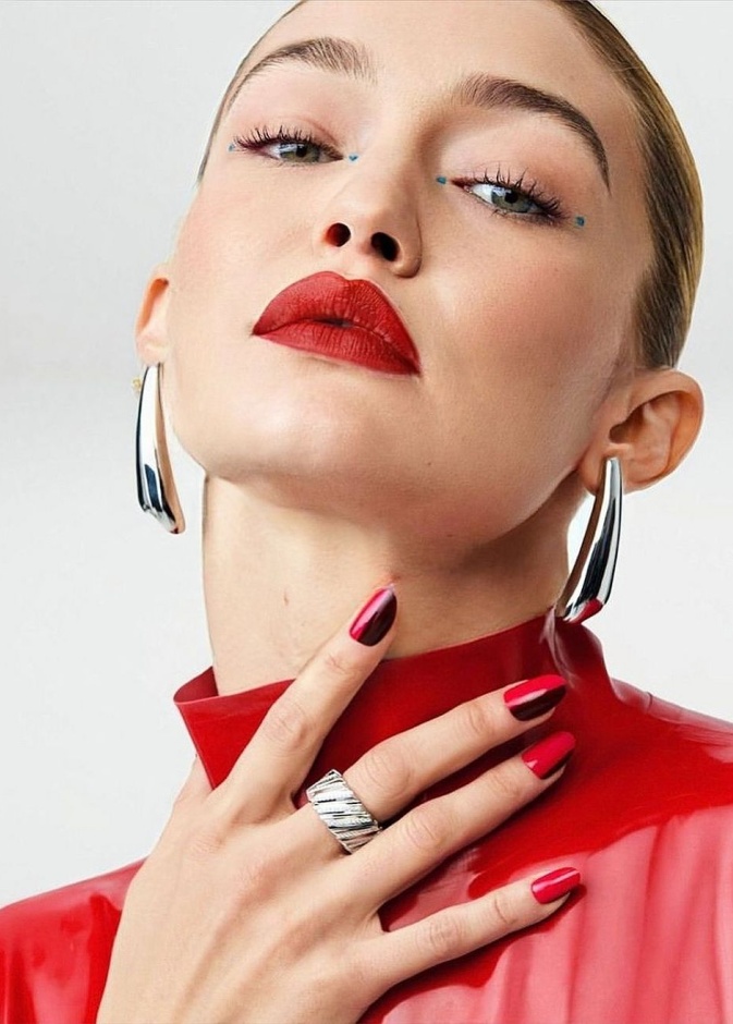 جربي مناكير بني محمر ومزيج من الفخامة والرقي على أطراف أصابعك