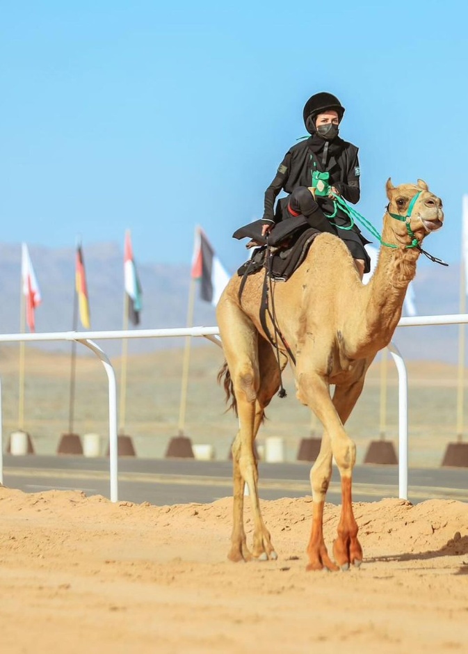 خلود الشمري في النسخة السابقة من مهرجان ولي العهد للهجن الصورة من حسابها