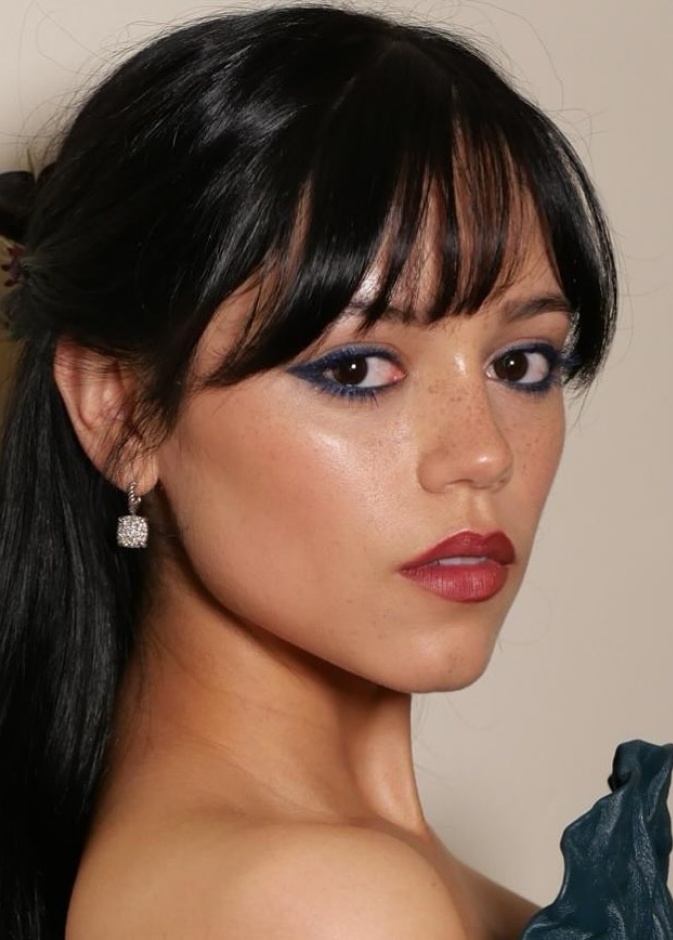 أجدد رسمات مكياج سهرة بأسلوب جينا أورتيجا بينها المكياج الأزرق.. إستلهمي منها