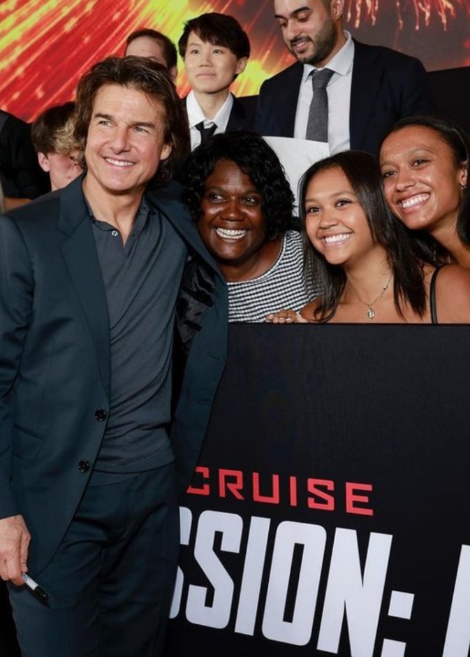 النجم العالمي توم كروز مع جمهوره