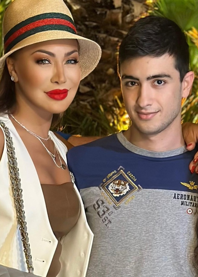 نوال الزغبي مع ابنها