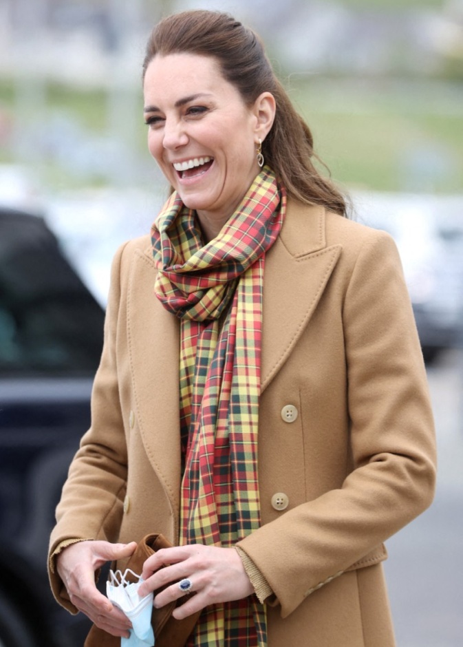 إطلالة للأميرة كايت ميدلتون بوشاح بنقشة التارتان تعود لعام 2021