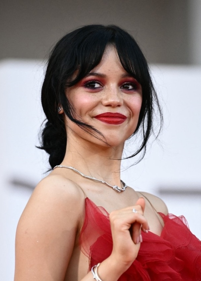 إطلالات جمالية مشرقة في افتتاح مهرجان فينيسيا السينمائي 2024