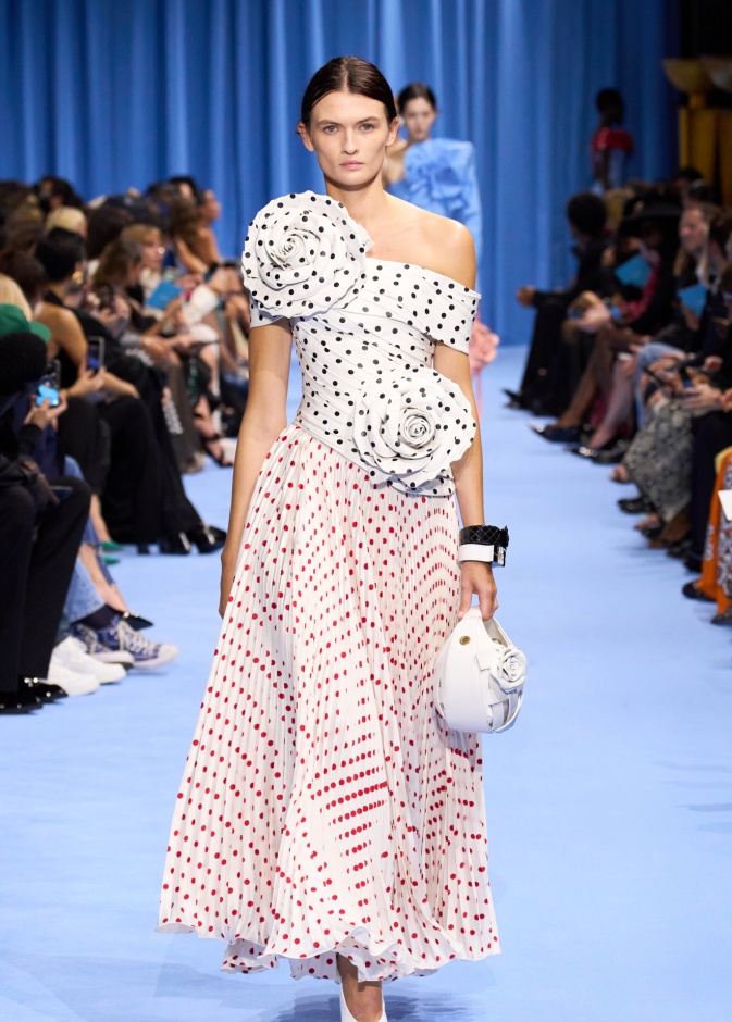 نقاط مرحة لكن أنثوية نزين أجمل التصاميم الصيفية 