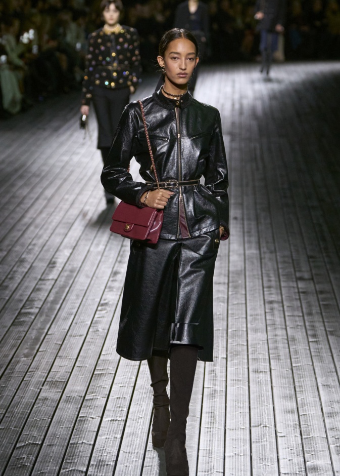 إطلالة من CHANEL