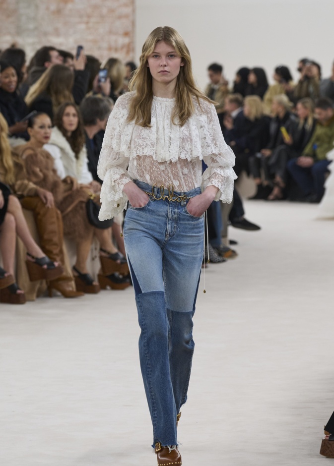 العودة الى الجامعة لا تكتمل إلا بسراويل الجينز