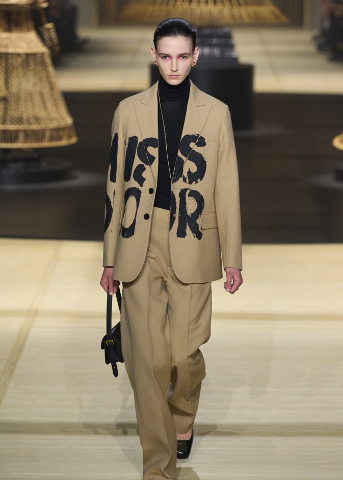 تنسيق البليزر في موضة 2025 من Christian Dior 