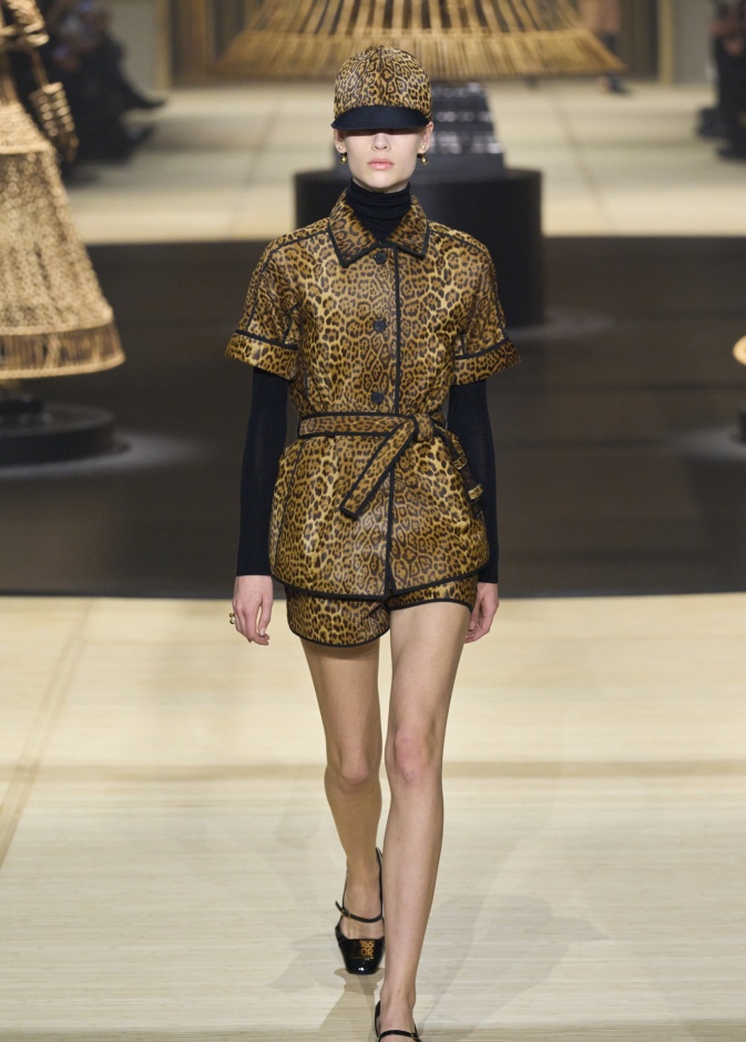 إطلالة من Christian Dior