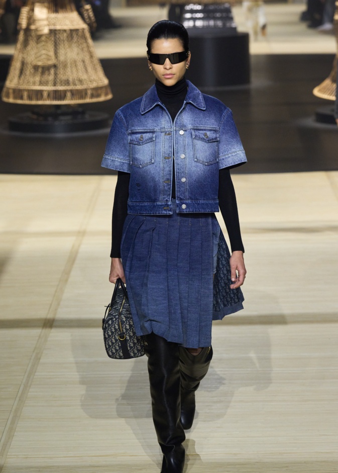 تنسيق جاكيت الجينز من Christian Dior