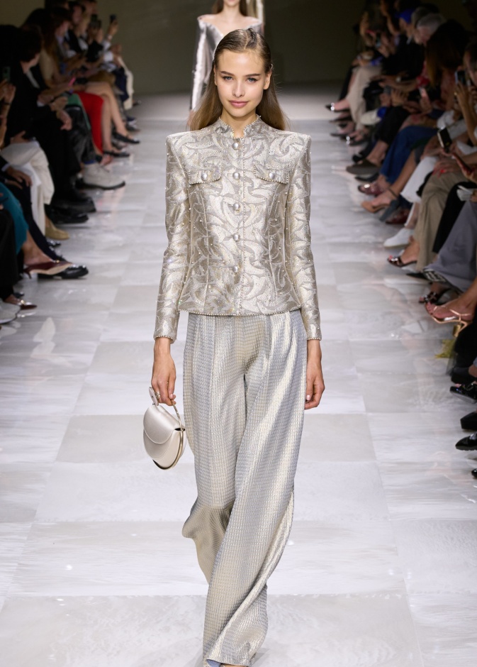 التصاميم الفضية صيحة مستمرة في خريف 2024