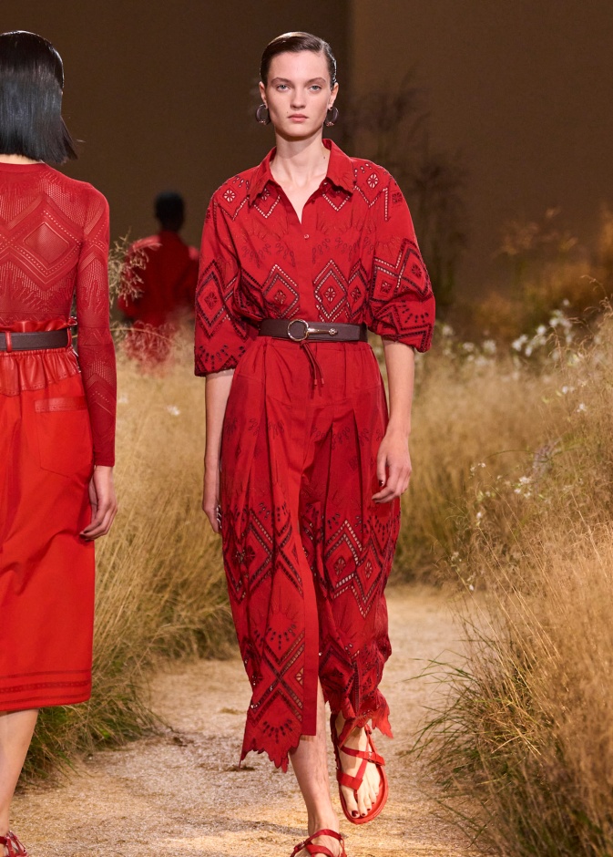 الفستان القميص الناعم والمريح من Hermes 