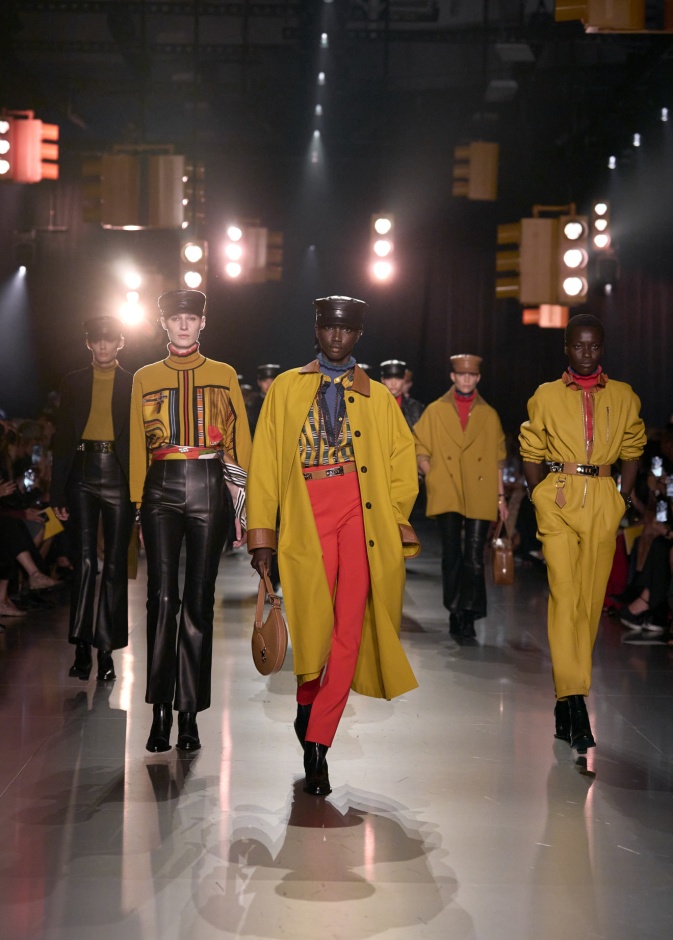 إطلالات من مجموعة Hermes لخريف وشتاء 2024