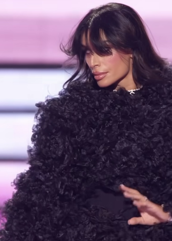 سيفداليزا تتألق بإطلالة درامية من توقيع العلامة السعودية "لورلاين" في العاصمة الرياض