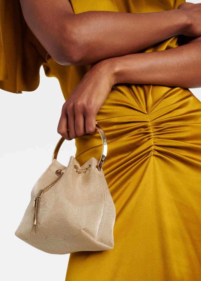 إختاري اللون الذهبي... إطلالات متألقة لكل المواسم والمناسبات