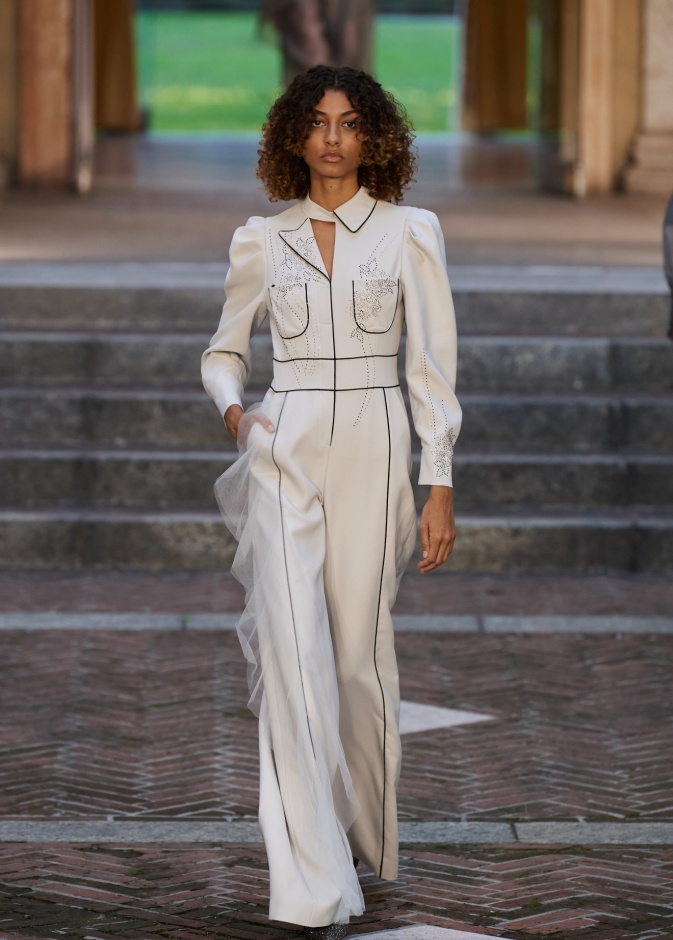 الجمبسوت الابيض يتصدّر من جديد