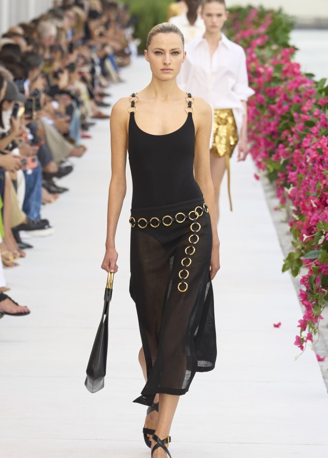 توفير للوقت والجهد.. تنسيقات جاهزة للاجازة الصيفية تغنيكِ عن التفكير في اطلالاتك