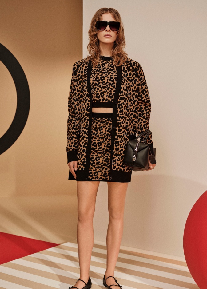 نقشة النمر تطرق أبواب موضة الخريف من جديد