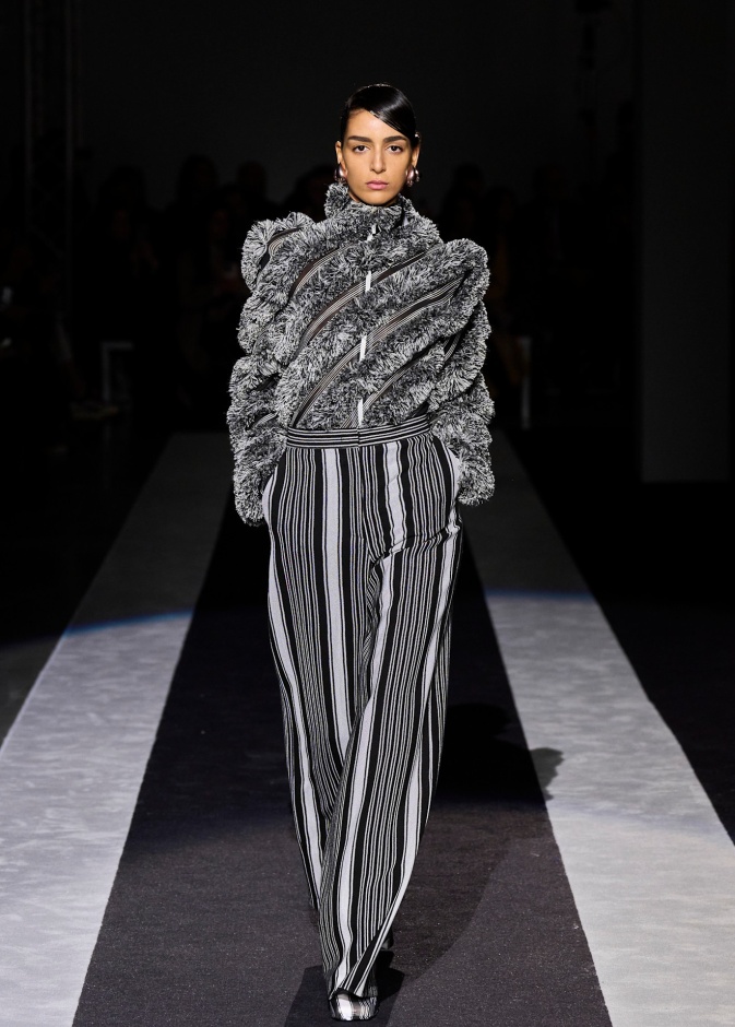  صيحة السراويل المقلمة تبشّر بإطلالات استثنائية في الخريف