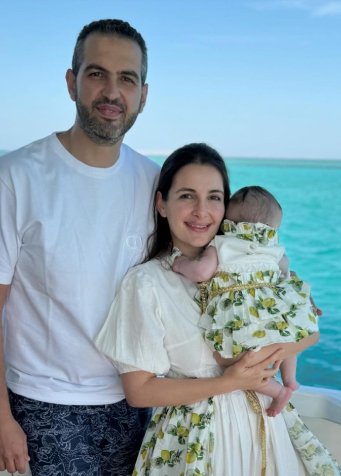 شام الذهبي وزوجها وابنتها 