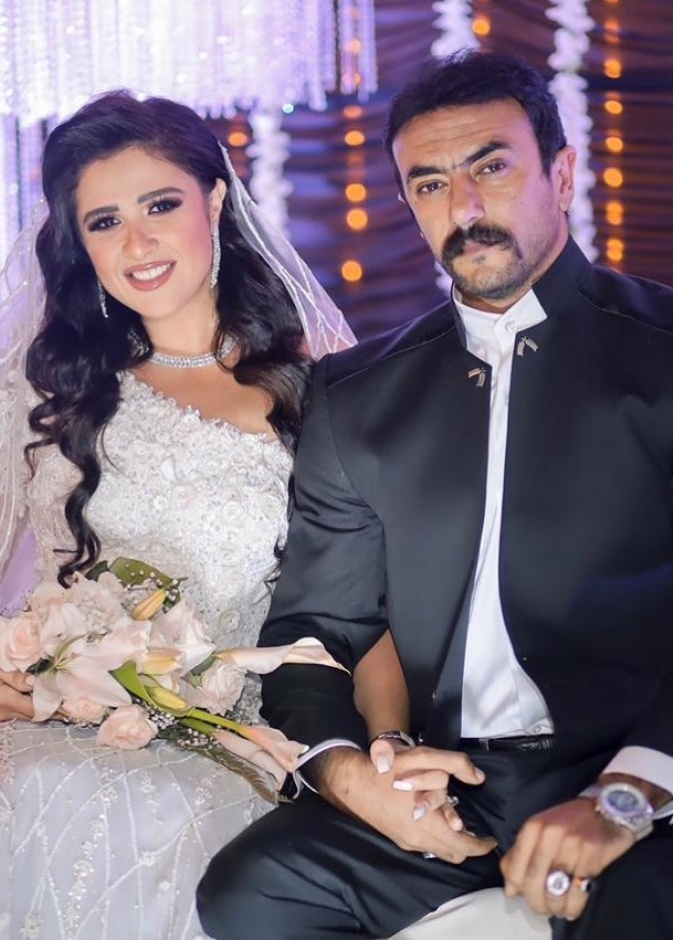 ياسمين عبد العزيز وأحمد العوضي في كواليس اللي ملوش كبير