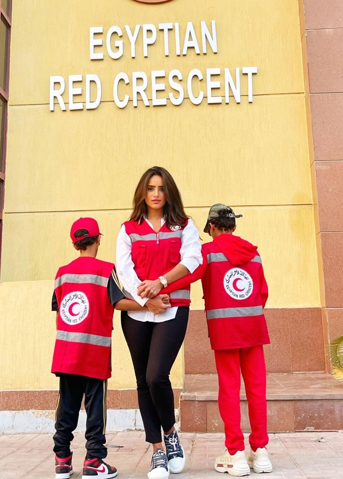 زينة مع توأمها