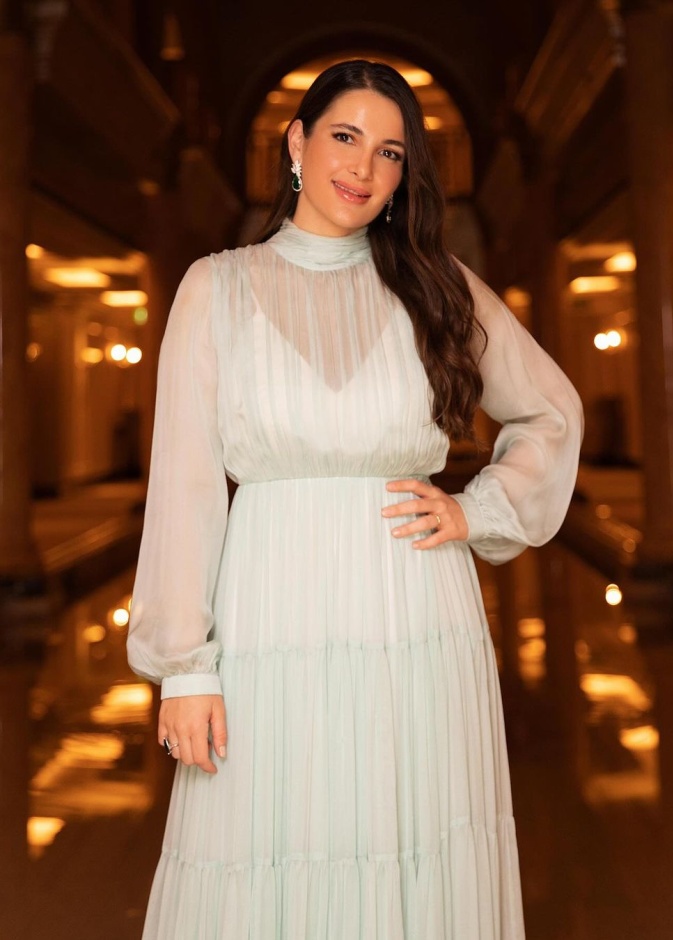 شام الذهبي في جلسة تصوير حديثة 