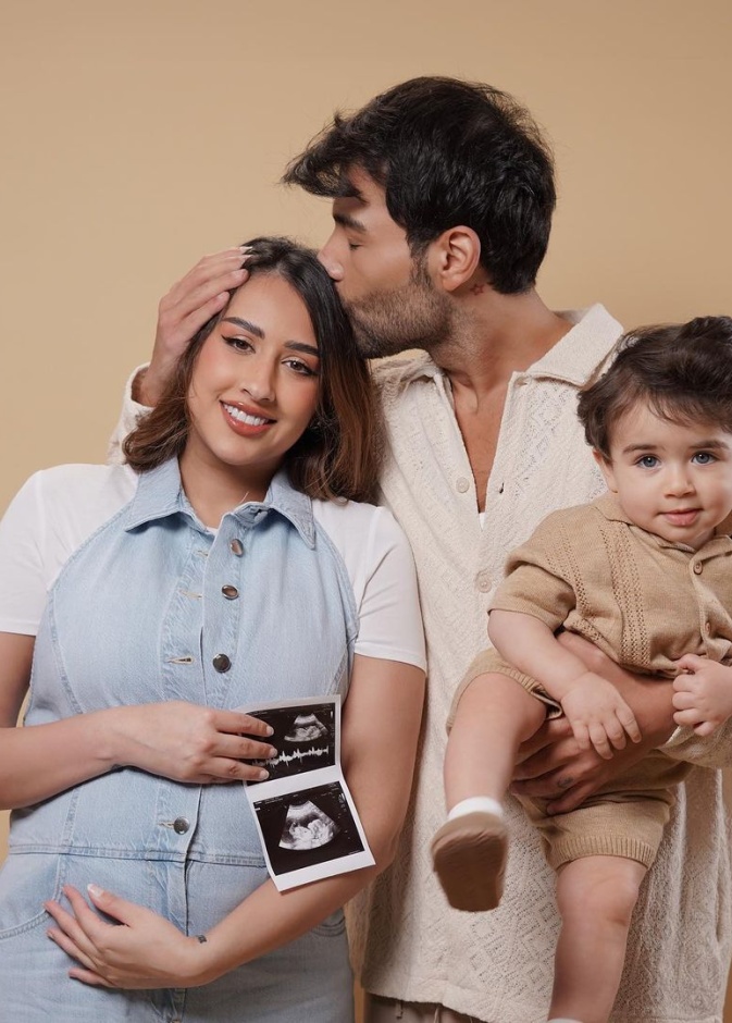 فرح الهادي في انتظار مولودها الثاني