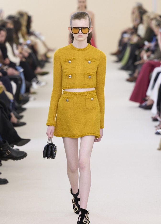 إطلالة من Giambattista Valli