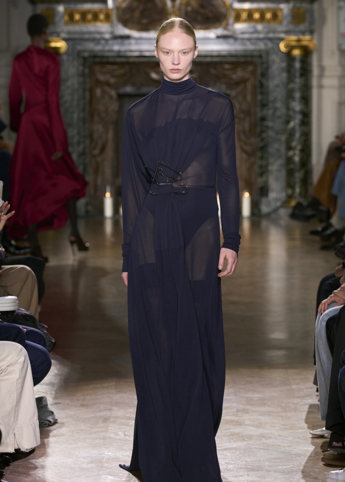 إطلالة من Victoria Beckham