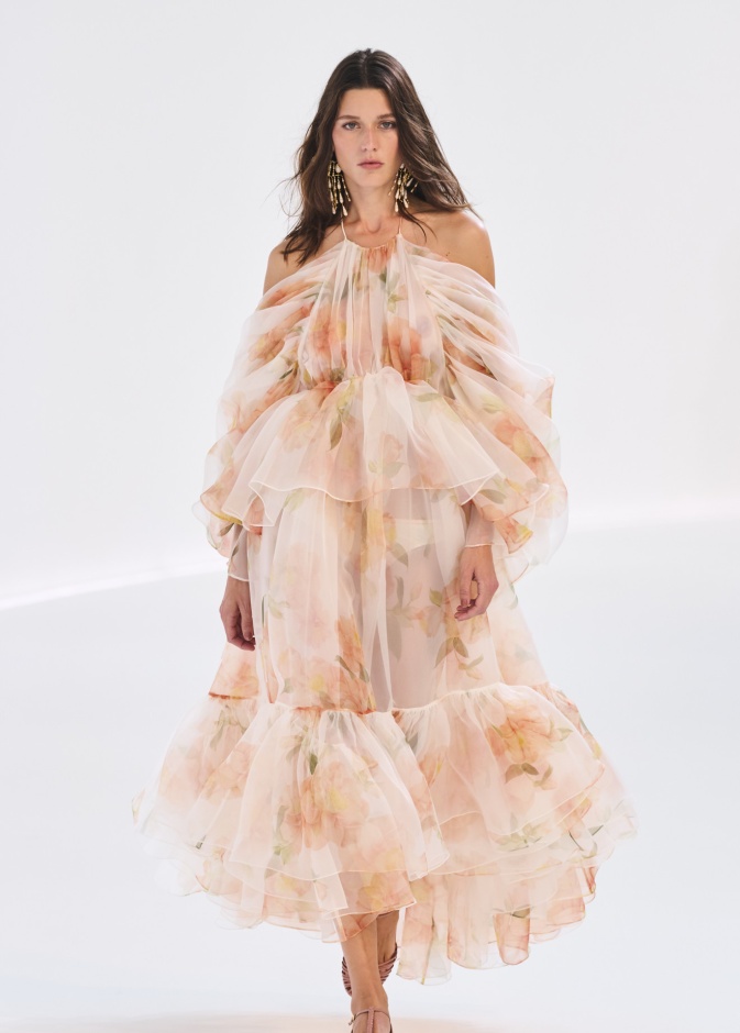 الكشكش على الفساتين صيحة مدموجة بين الرقي والفخامة