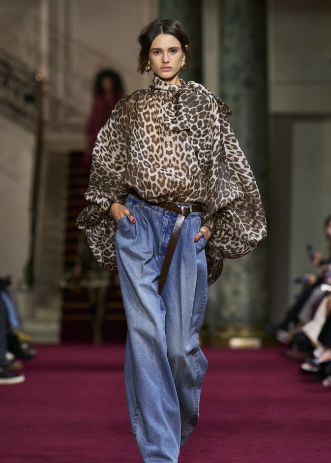 نقشات جلد النمر تبشّر باقتراب موسم الخريف مع التوبات