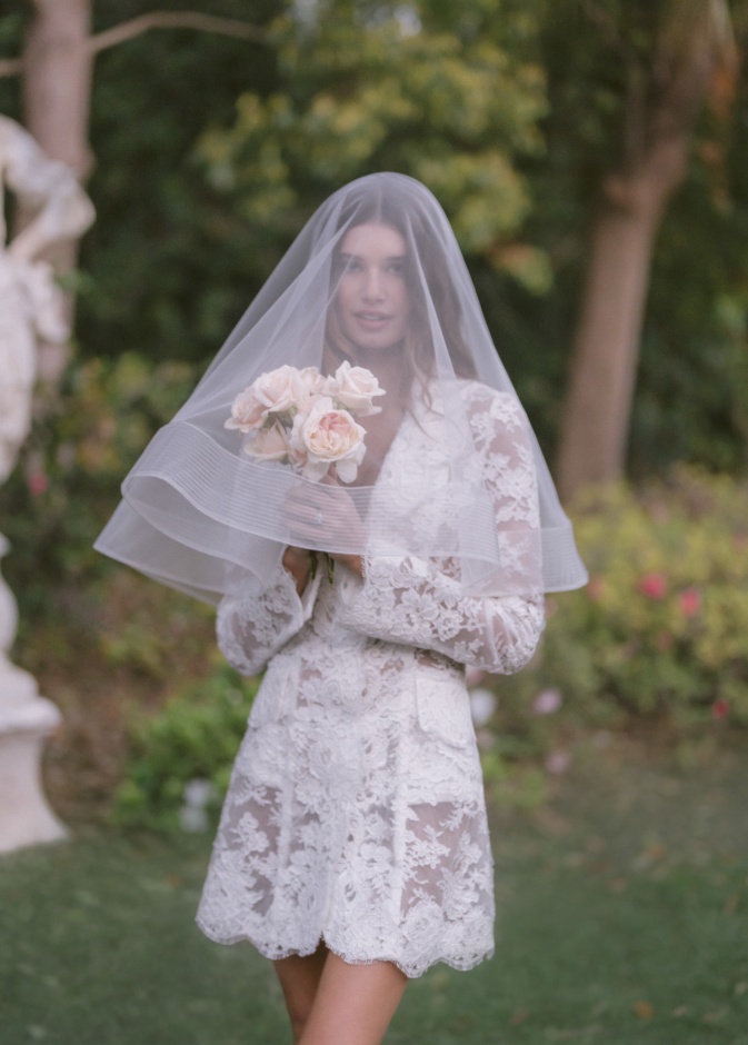  الطرحة القصيرة بأجمل تصميم من Monique Lhuillier