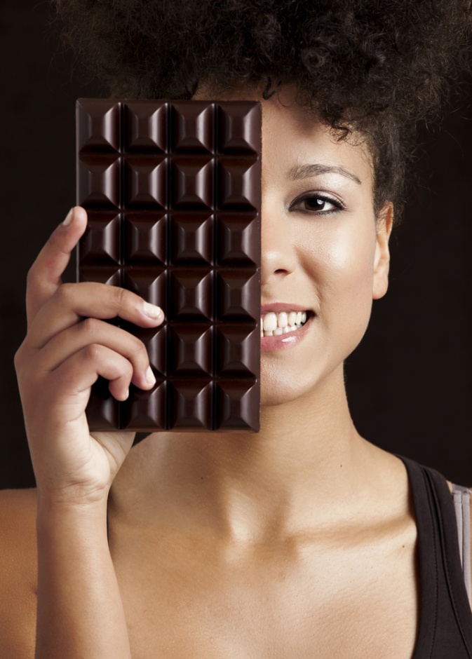 أسرار اختيار الشوكولاتة الداكنة الصحية وكأنك خبيرة تذوق