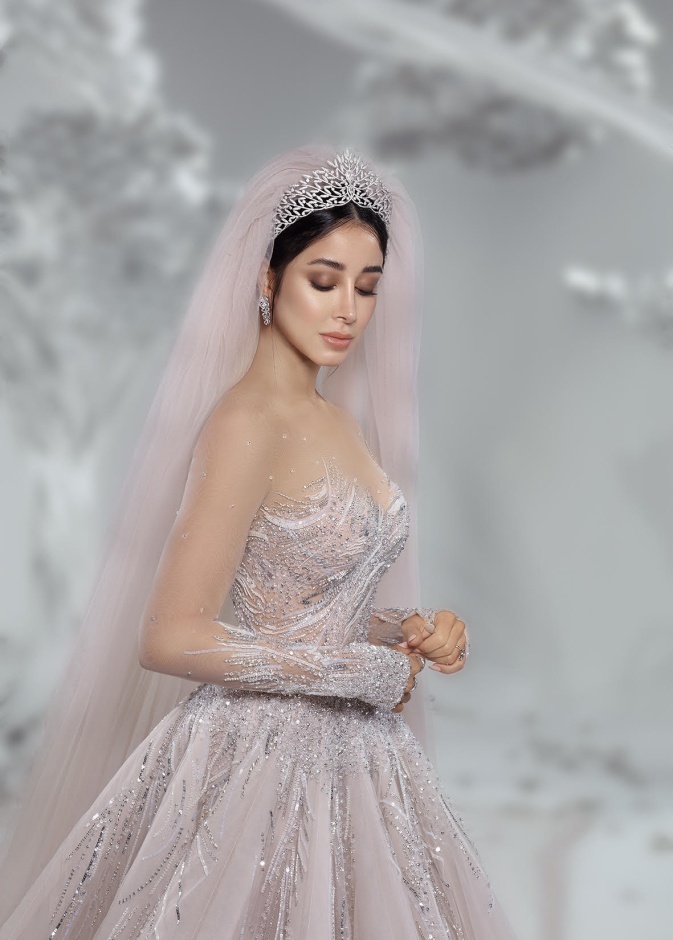 أسيل عمران بفستان زفاف من دون اكتاف