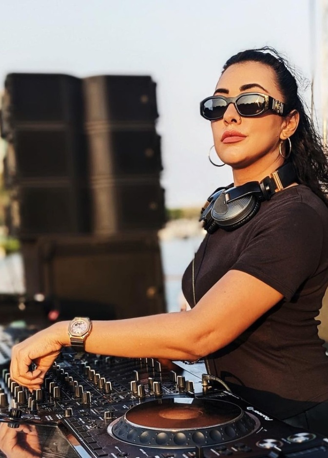 الدي جي السعودية  DJ VIVA في حفل مونكي سفاري 