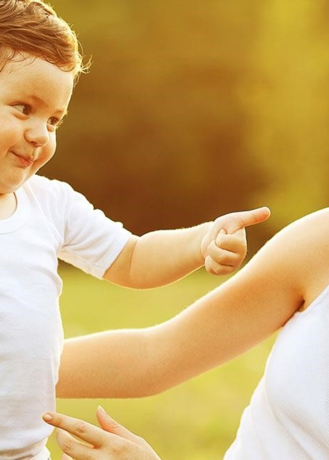 تنمية الذكاء اللغوي لدى طفلك تحتاج إلى التواصل المستمر والفعال معه