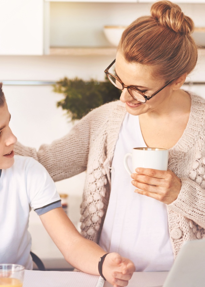 دور الأم في علاج الخوف من المدرسة للمراهقين يكلل بالنجاح عندما تكون القدوة الحسنة لهم