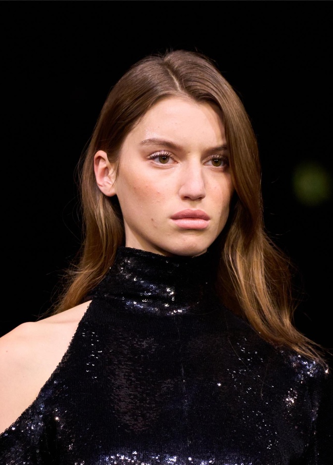 تمتعي بشعر صحي في فصل الخريف باستخدام خلطة الزيوت السبعة للشعر