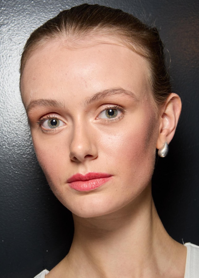 ختار ماسح تفتيح الوجه بعد المصيف المناسب لكِ لاستعادة نضارة بشرتك بشكل طبيعي خلال فصل الخريف