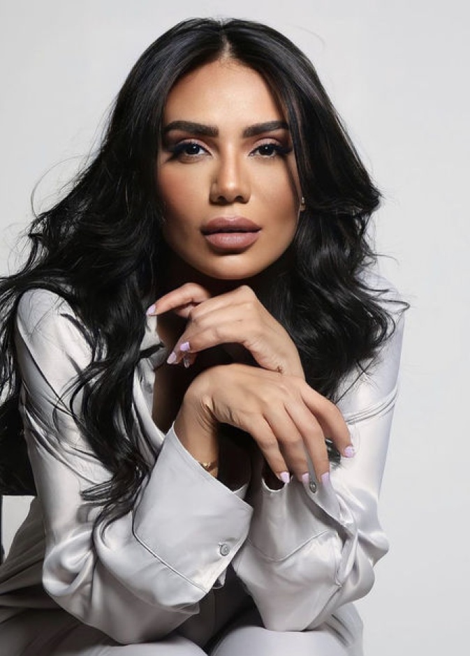 لبنى عبدالعزيز