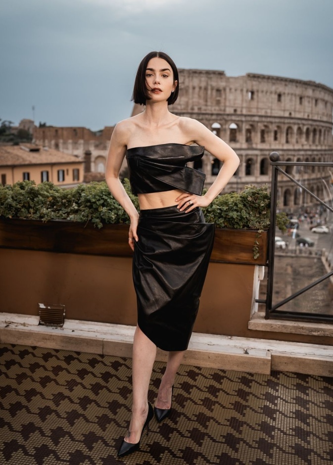 ليلي كولينز