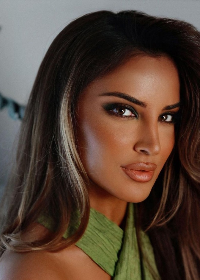 ماسكرا باللون الأخضر للاحتفال باليوم الوطني السعودي 2024- الصورة من حساب خبيرة التجميل السعودية وعد التركي على انستغرام