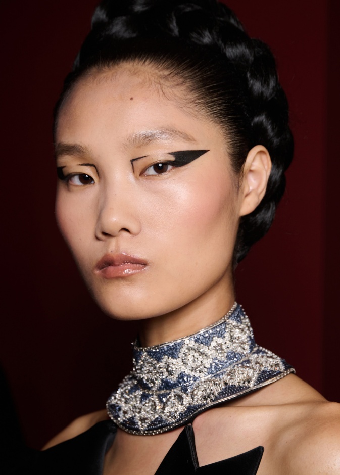 تألقي ببشرة زجاجية كالألماس بخطوات سهلة لبشرة مشرقة