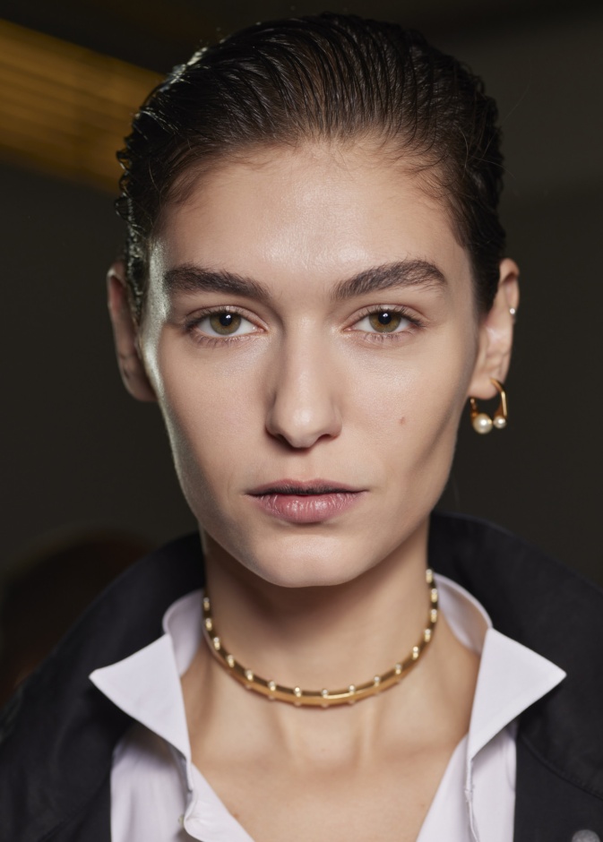 لا تدعي الزمن يؤثر على جمالك فاكتشفي السر الخفي وراء البشرة الشابة