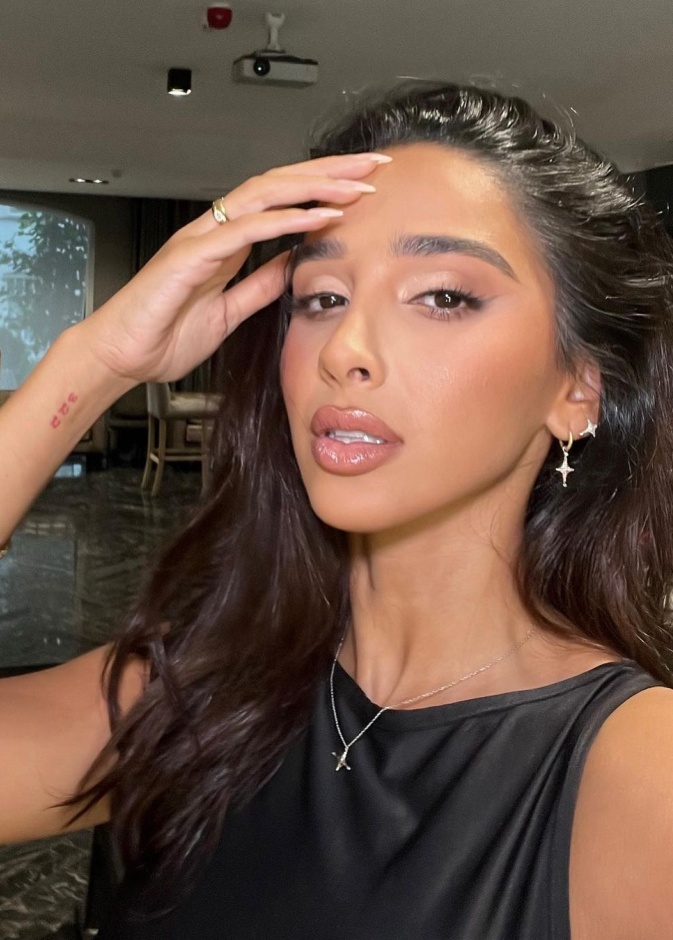 مدونة الجمال السعودية هلا عبدالله- صورة من حسابها على انستغرام