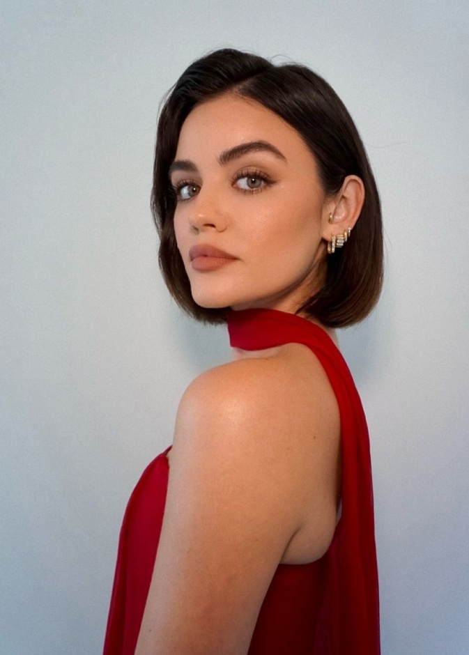 لوسي هيل من حسابها على انستغرام