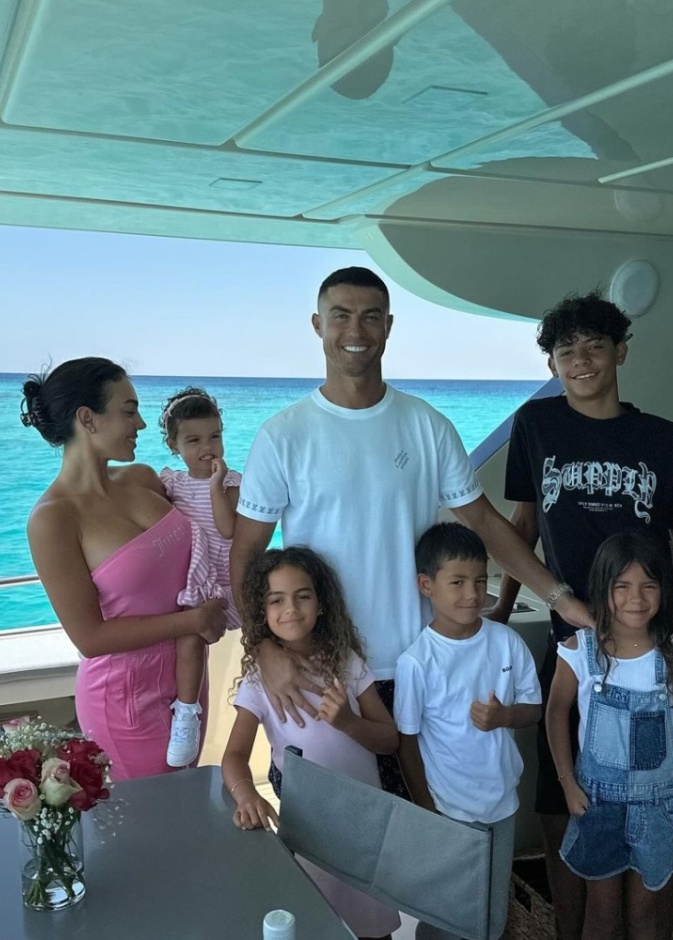 كريستيانو رونالدو وأسرته